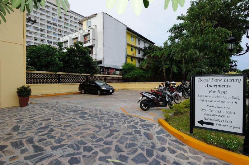 Royal Park Apartments Pantai Jomtien Luaran gambar