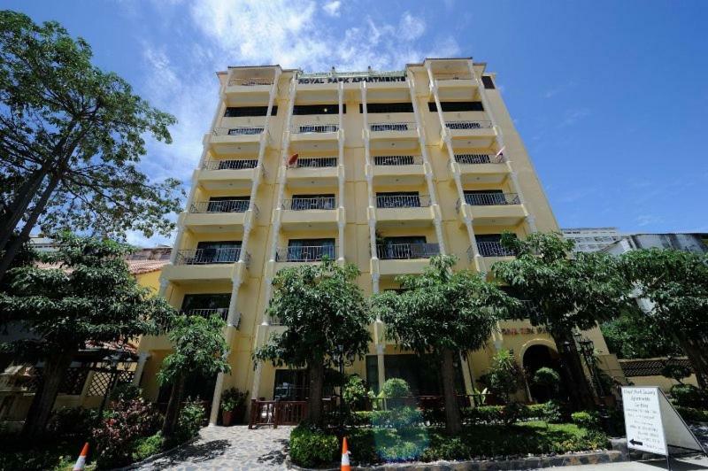Royal Park Apartments Pantai Jomtien Luaran gambar